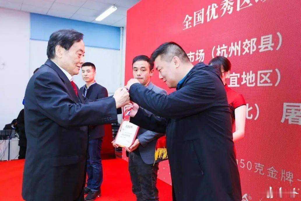 宗馥莉接管娃哈哈后，将面临以下五大难题？如何破局，考验宗馥莉的战略经营能力。

