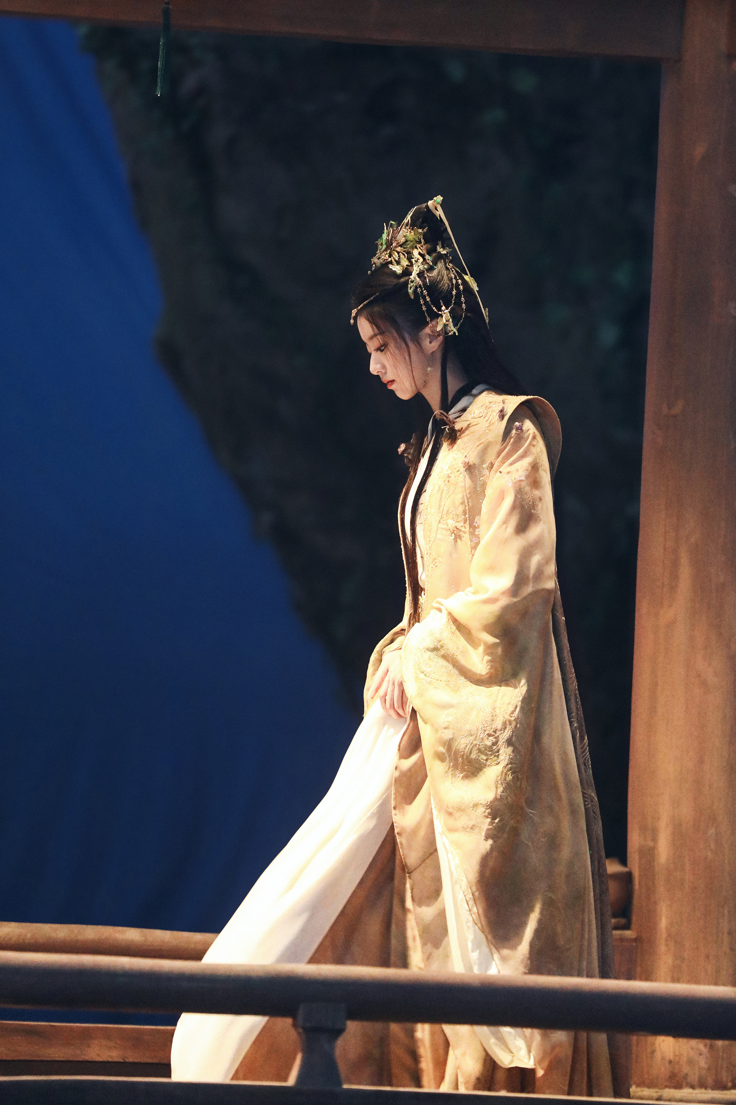 漂亮黄衣✨✨✨ 《水龙吟》钟春髻☽ 剧照-1️⃣白衣（黄白）+额饰2️⃣黄衣+额