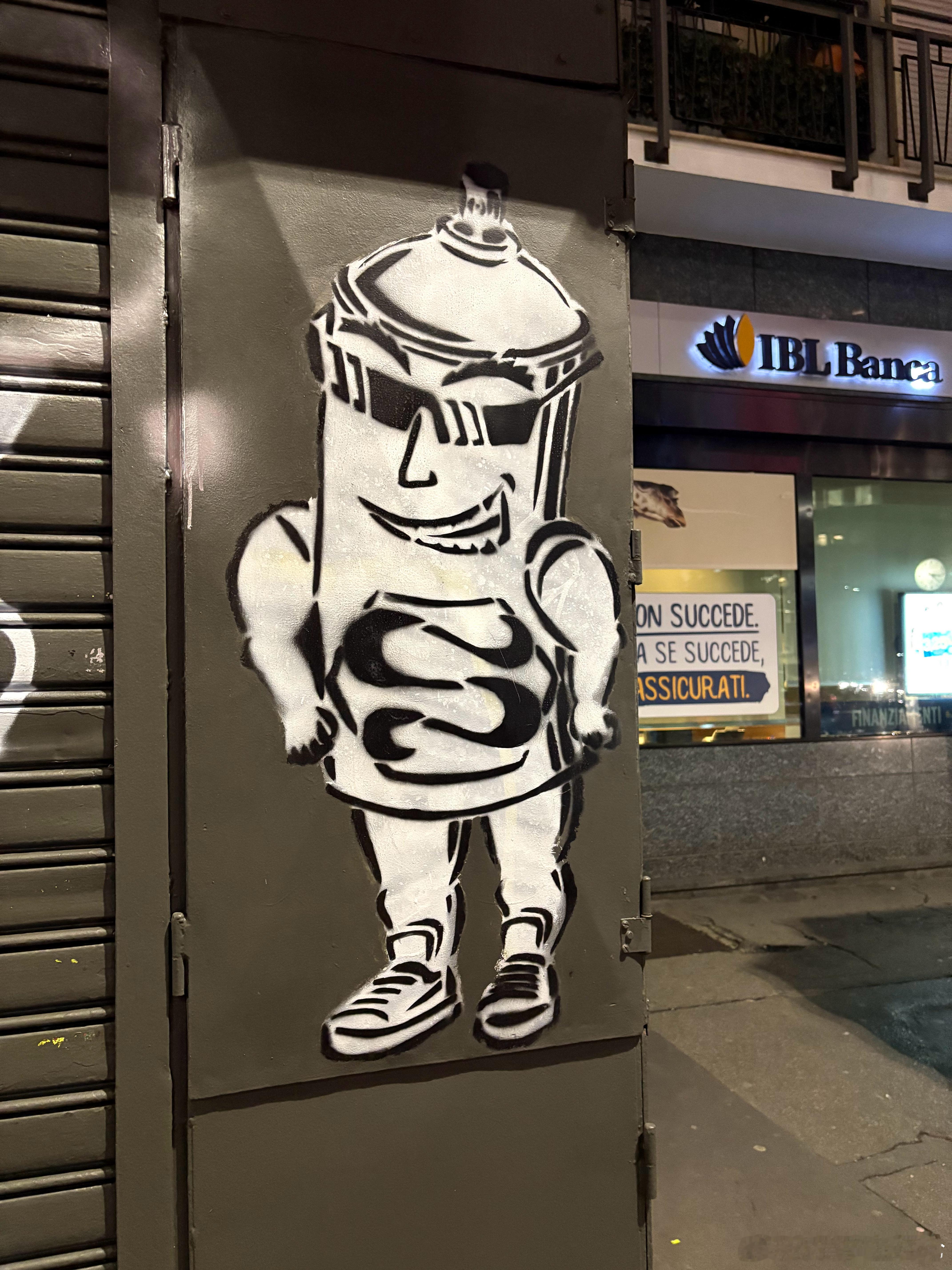 我当年最喜欢的AC米兰球星不算太热门，是鲁伊-科斯塔，现在是莫德里奇和莱奥；我当