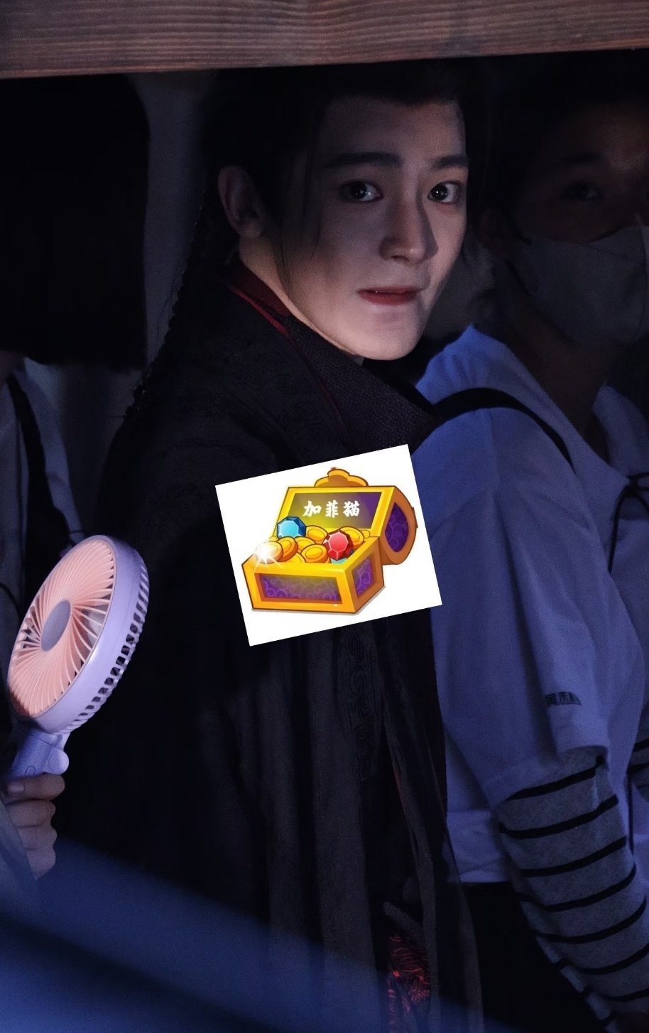 侯明昊其实也就那样，以他的咖位配虞书欣都算攀高枝了吧 