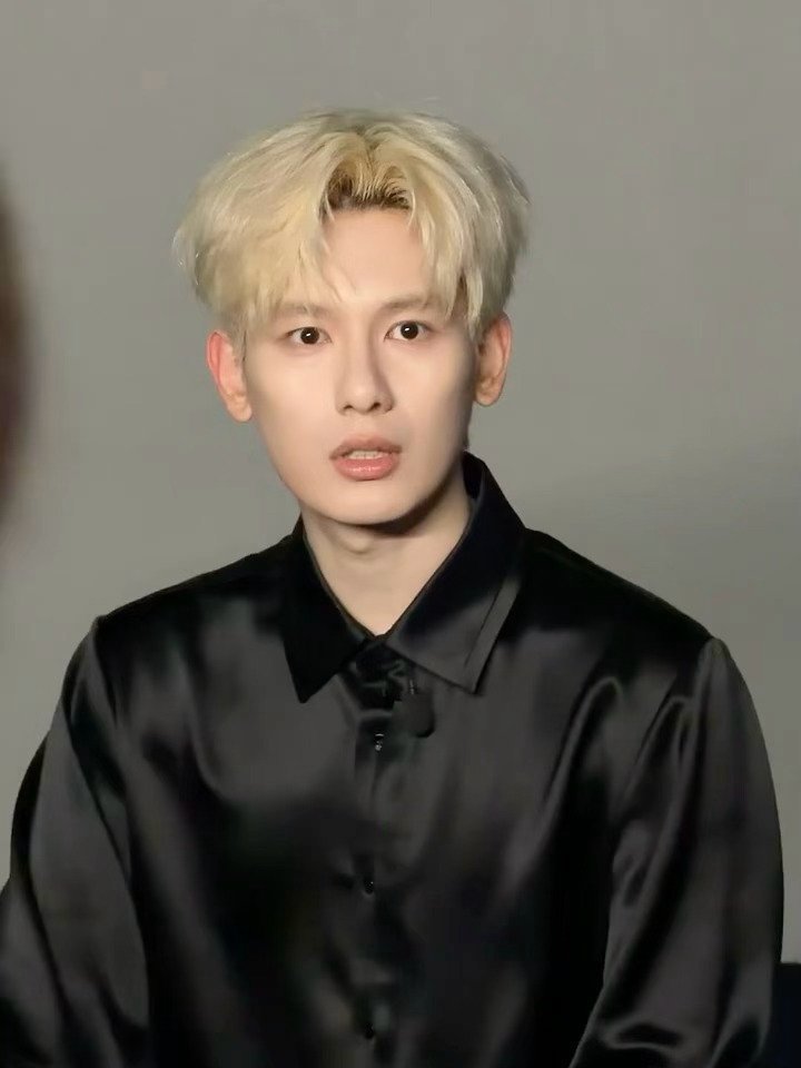 胡先煦这么瘦了像年轻时的港片里演反派那个谁，记不起名字了