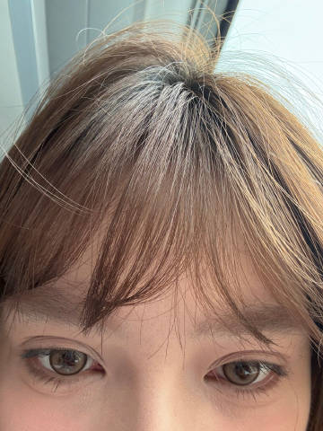 画了一个n年没画过的美萌小淡妆 本来打算纯欲一把结果随手拿的美瞳结果是个混血款…