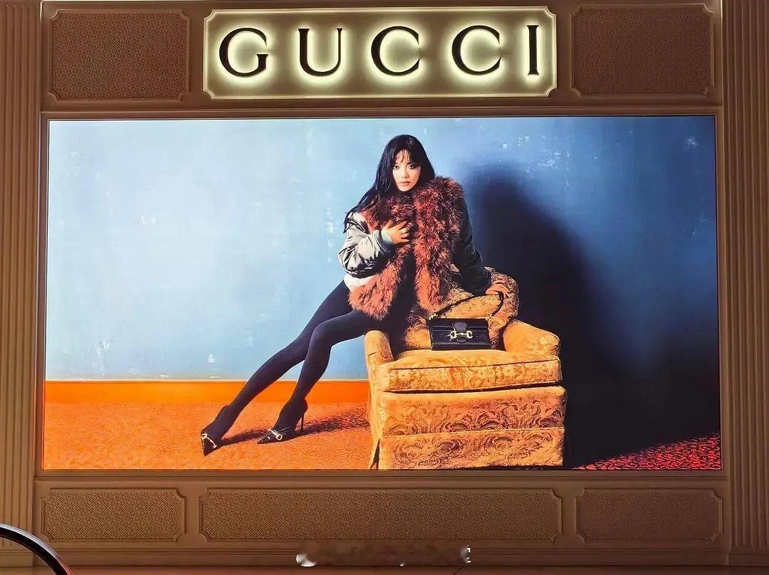 宁艺卓的GUCCI地广来了！时尚表现力够好了吧[拳头] ​​​