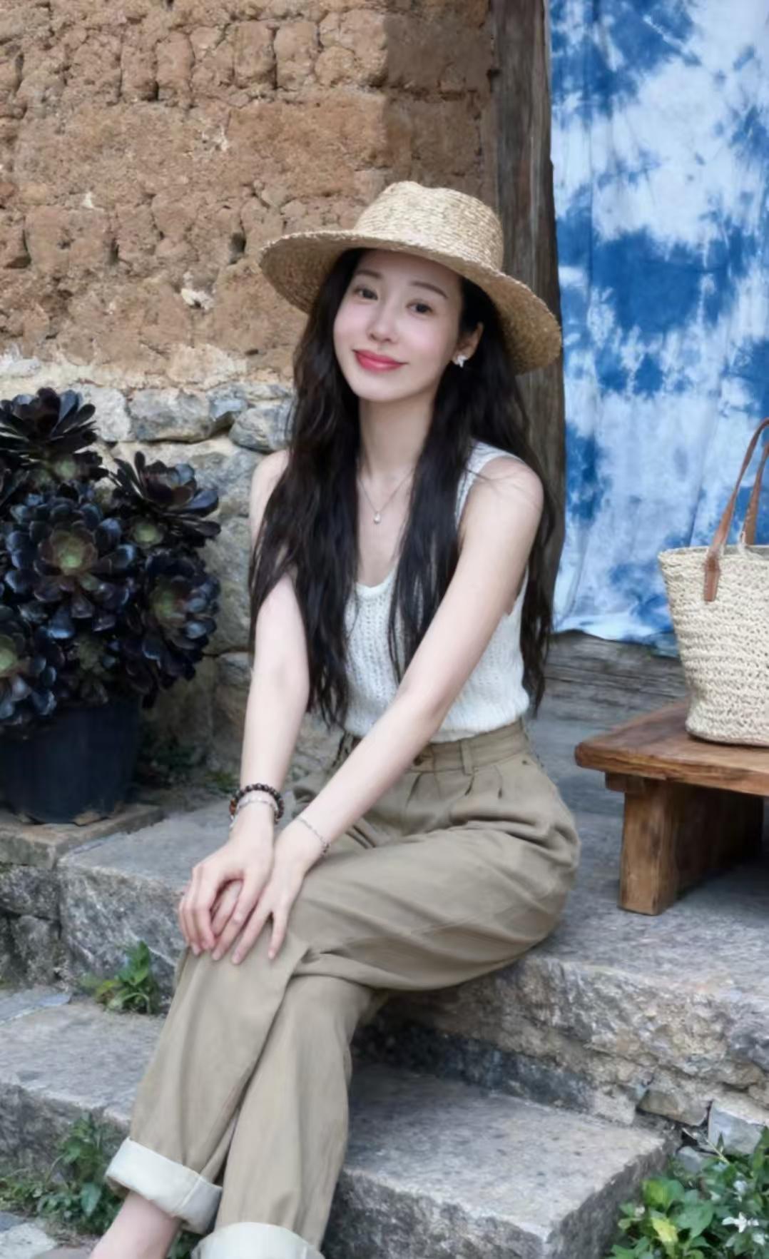 82年 43岁
单身离异12年
早上六点 被楼下吵架声吵醒
男人吼“你除了玩手机