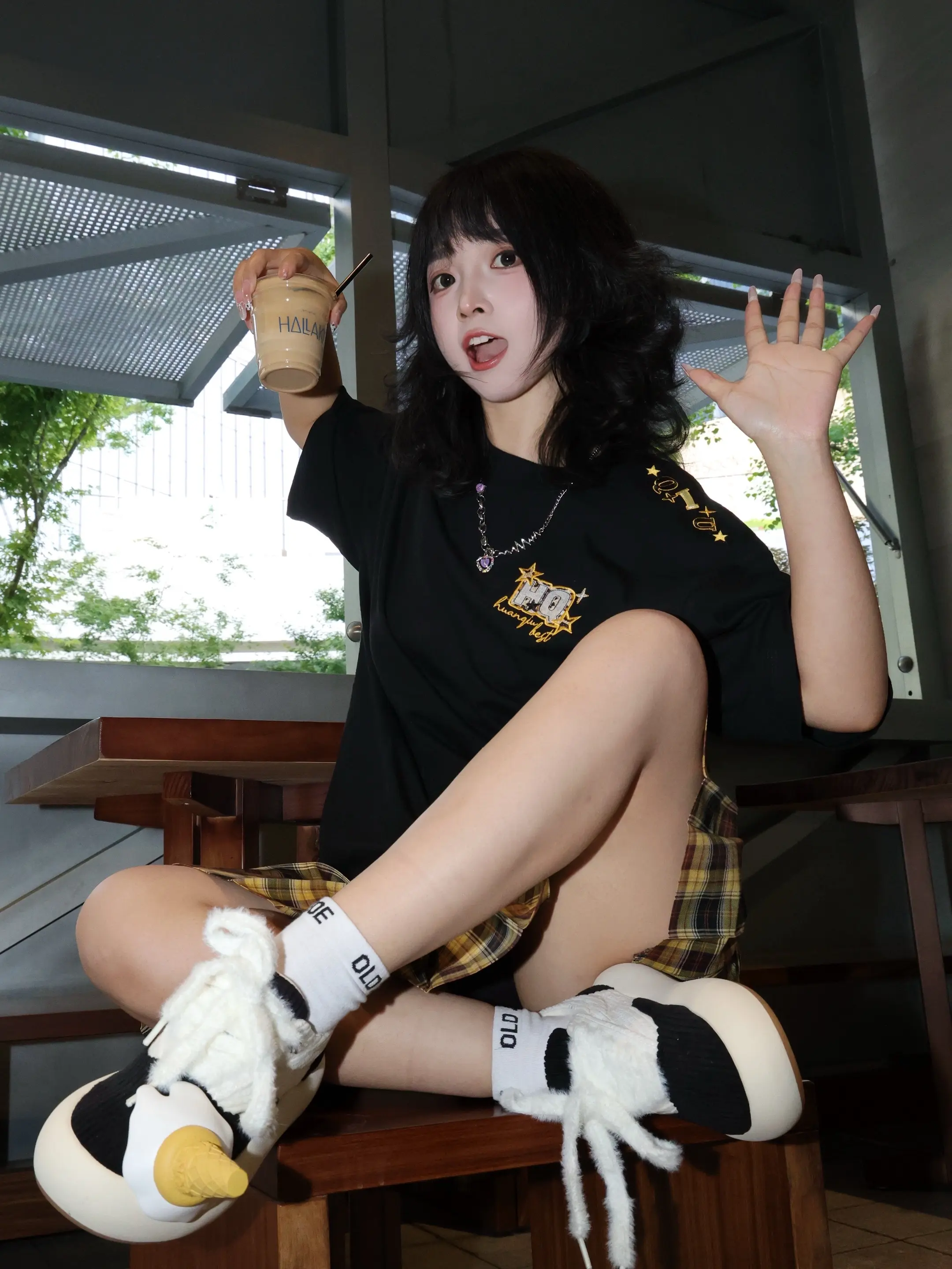 遇到至暗时刻就得站起来因为至暗站。