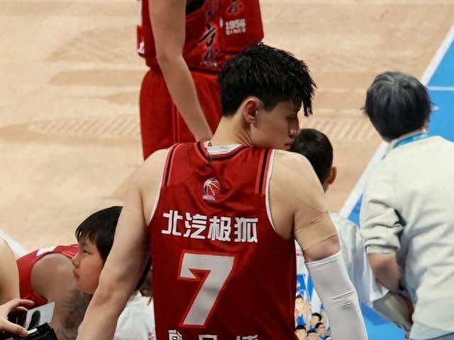 杜锋：我很喜欢曾凡博 但他一直受伤 表现好的几场比赛都是打广东