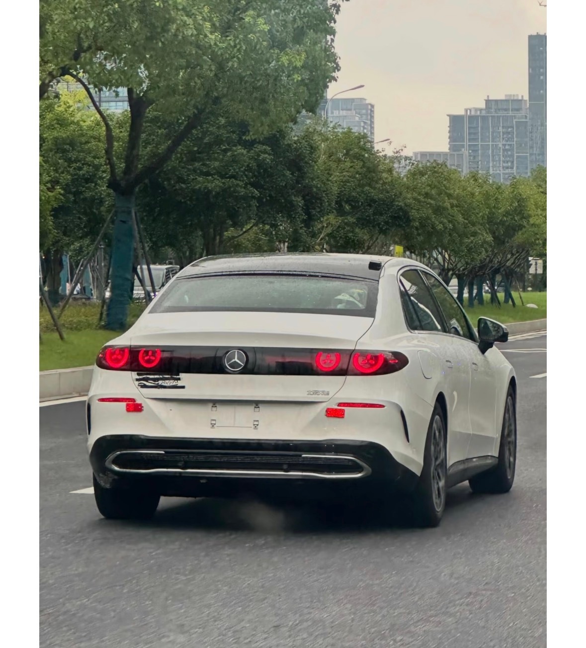 奔驰有史以来车标最多的车 