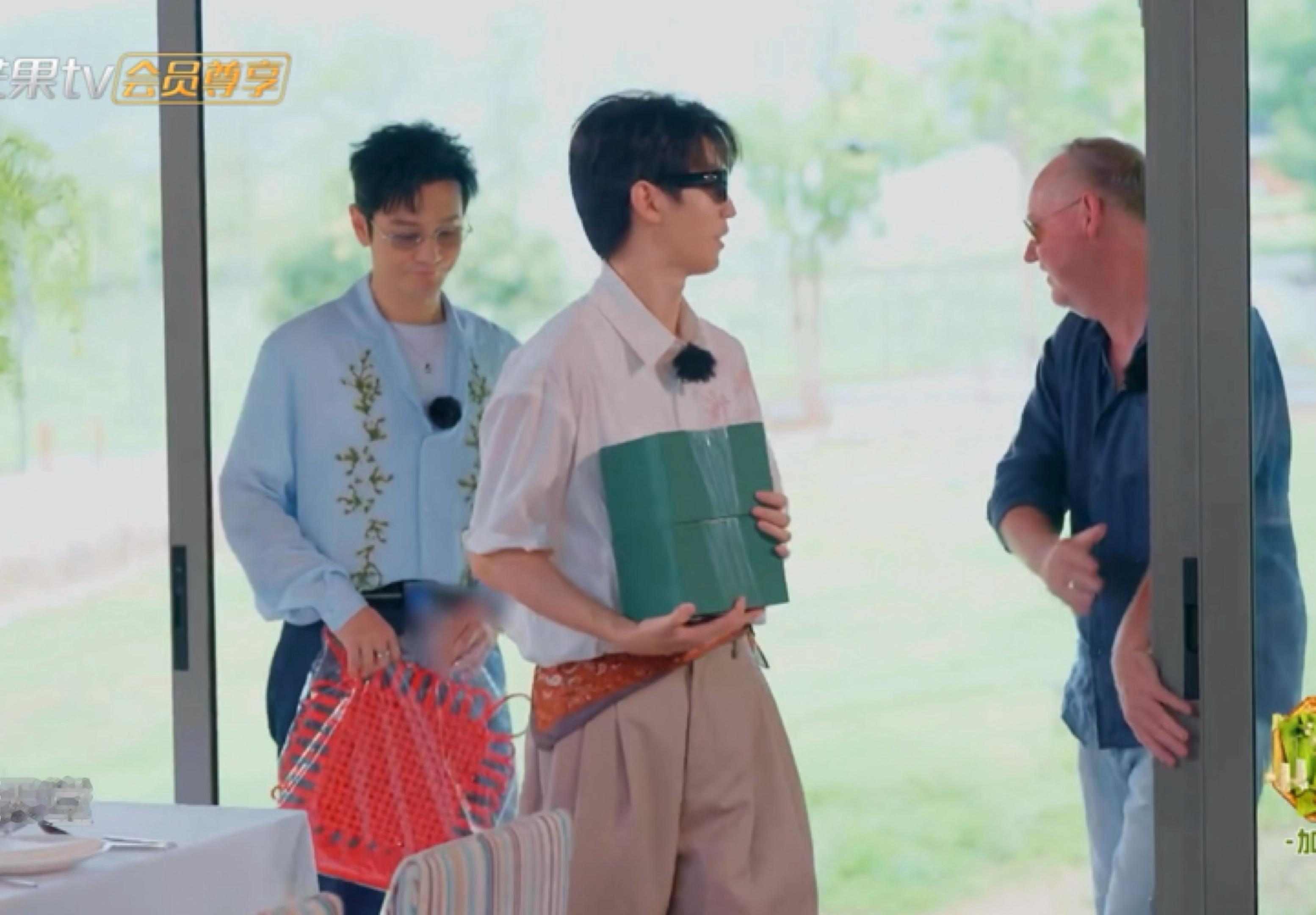 没人能拒绝夏天从户外进到空调房后说一句天堂！！就连王俊凯也不例外🫶王俊凯演我夏