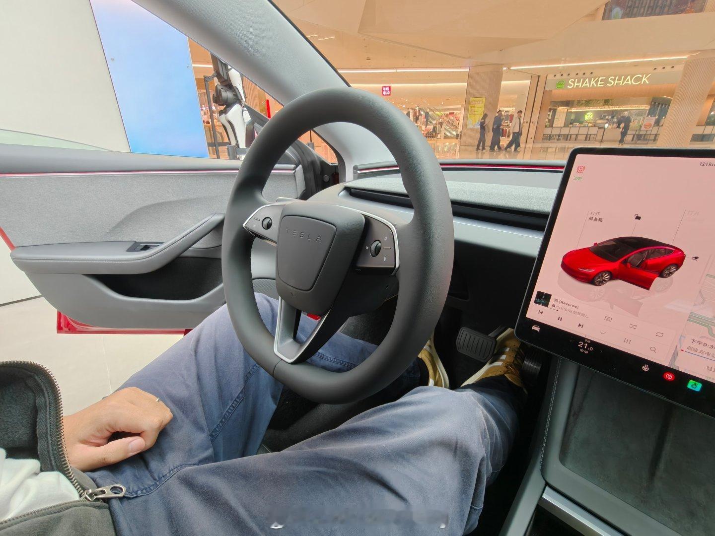 又是学习中国新能源事业发展的一晚Model 3还是有挺多优势的，新款L60的轮圈