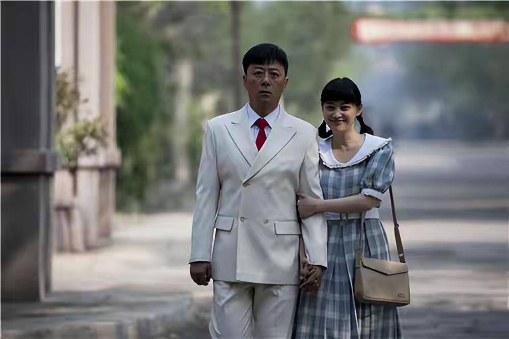 朱开山得了金子没换老婆
白景琦的色是在明面上
只有江德福，又想要新欢又不想背骂名