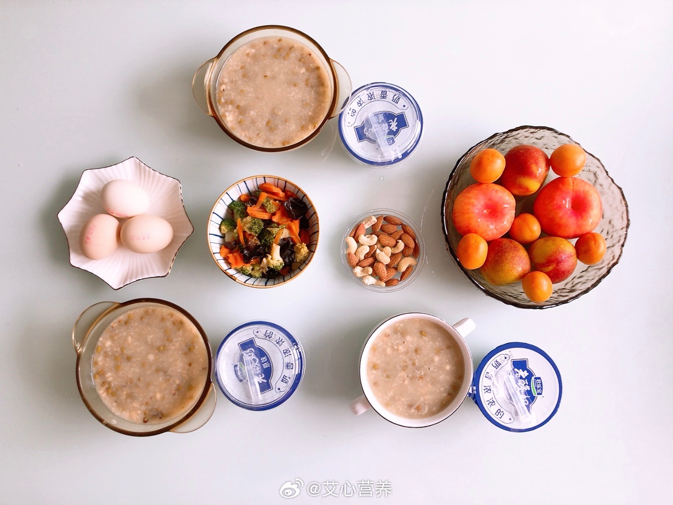 #一个中式三明治让你吃好吃饱吃痩# 忆起学校门口的肉夹馍，食材是馍+菜、蛋、肉，