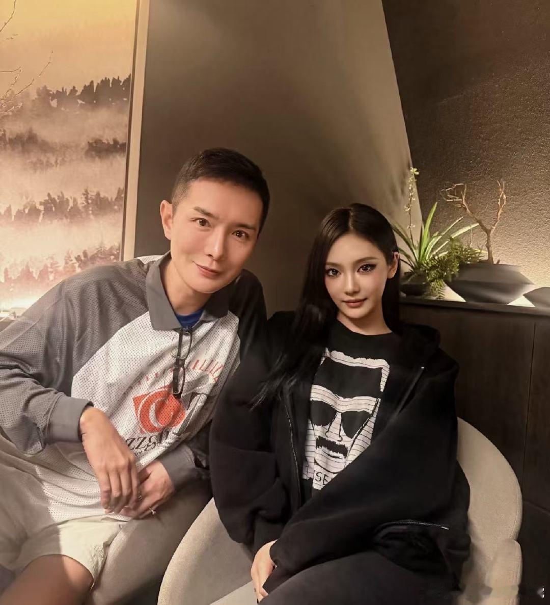 刘冲宁艺卓同框合照刘冲去韩国支持宁艺卓！刘冲去韩国支持宁艺卓