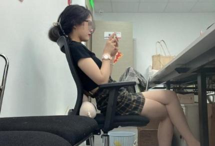 “白嫖成功！”陕西西安，一24岁女子入职某公司，工资15000，可上班不到1年就