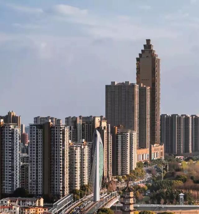 中国已经成为世界强国，这是国际社会公认的事实，但是我认为这主要是针对国家总体实力