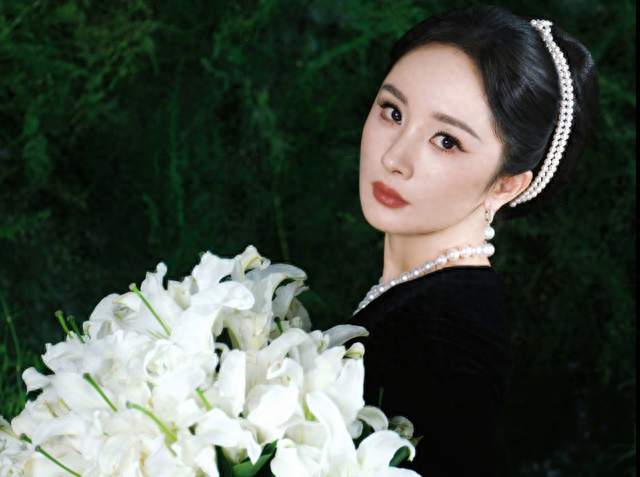 杨幂｜旷野女王！芭莎压轴亮相