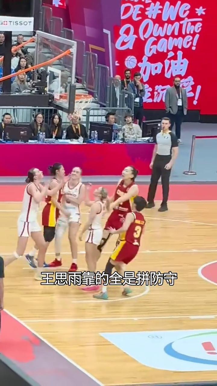 从被嫌弃到核心球员。
家人们，中国女篮最硬的后卫来了，王思雨抢断快攻样样行，关键