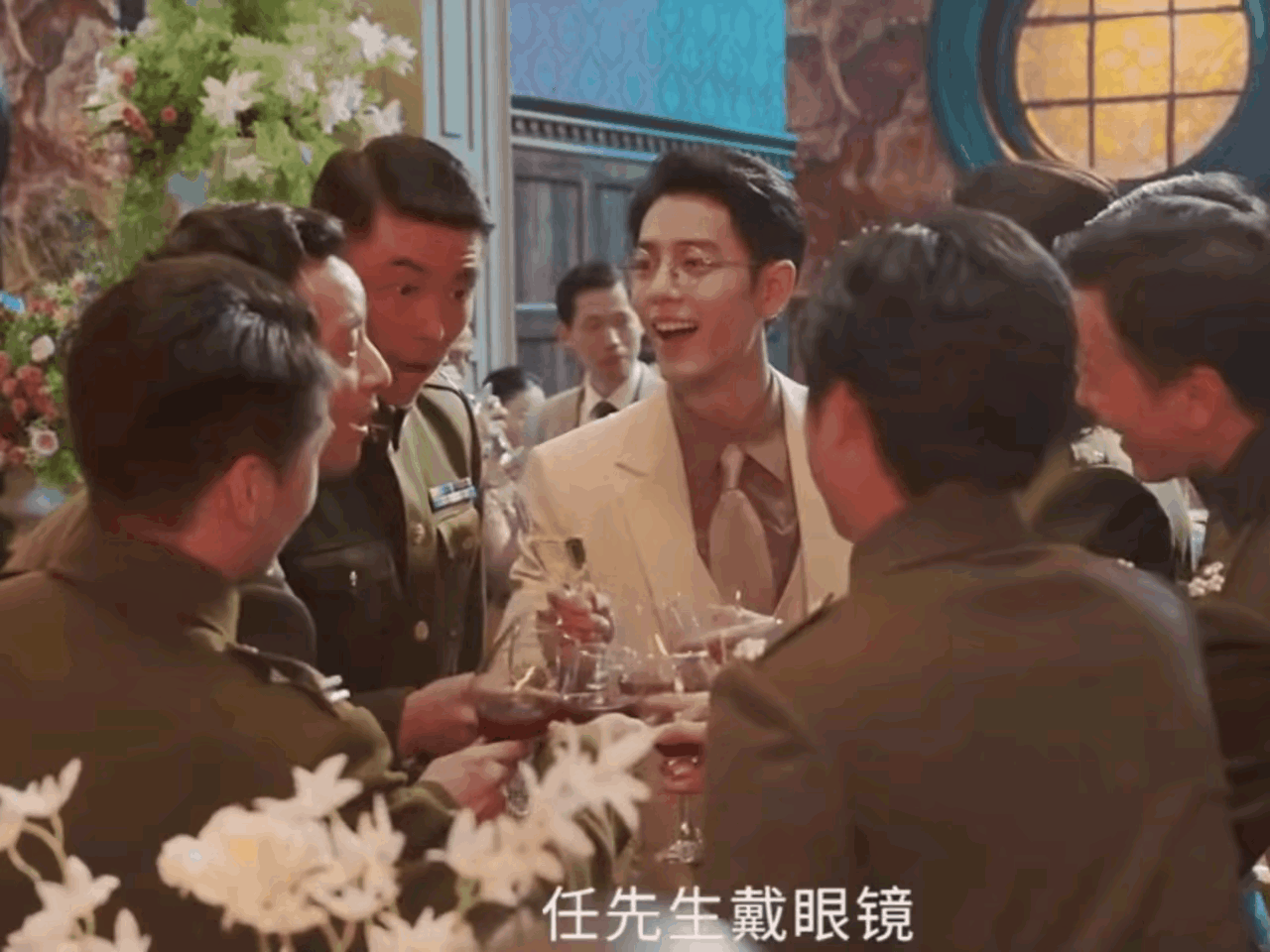 肖战真的演啥像啥，当初我看到任少白这一幕，就觉得很不肖战，肖战在交际时不是这个状