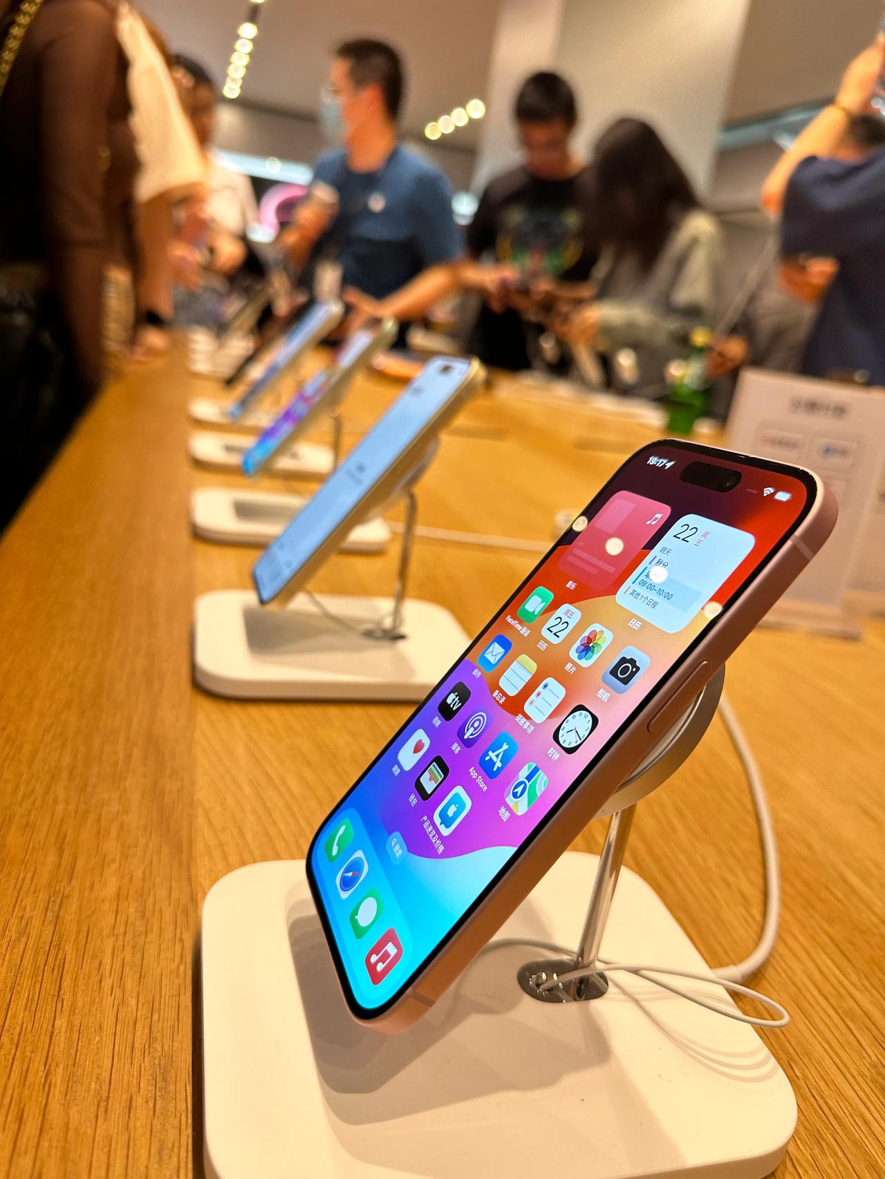 听我一句劝
买手机一定要三思，千万不要随便把iPhone换到安卓，因为换了之后你