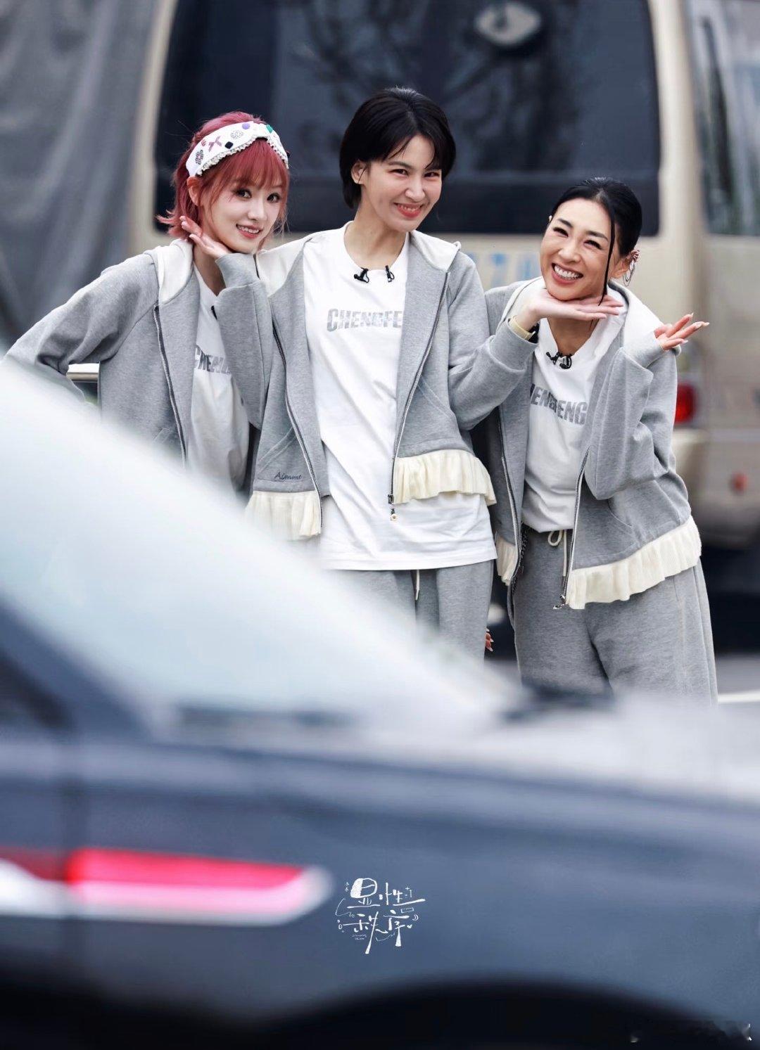 曾沛慈姐姐收割机真的被曾沛慈圈粉了，在浪姐里和每位姐姐都相处得超好，温柔又有分寸