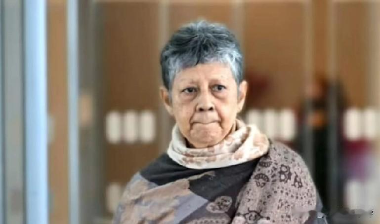 新加坡一名71岁妇女尽管去年因喂食野鸟被罚，而且当时还承诺不再重犯，但她过后却被