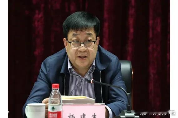 河南省反贪局局长杨建生，因贪污受贿，今天被官宣开除党籍移送司法机关！当猫自己成了