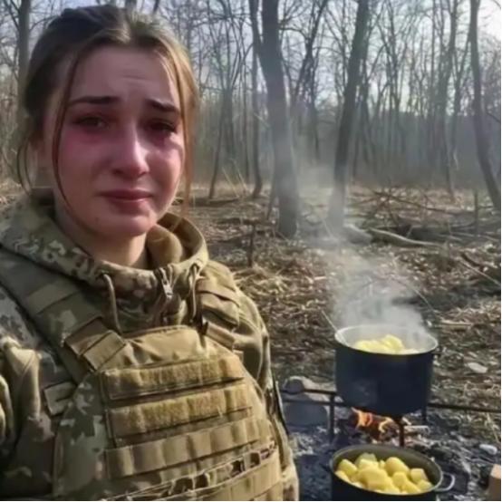 一名乌军女兵，在接受乌克兰电视台采访，被问到前线当下更缺人，还是更缺无人机时，她