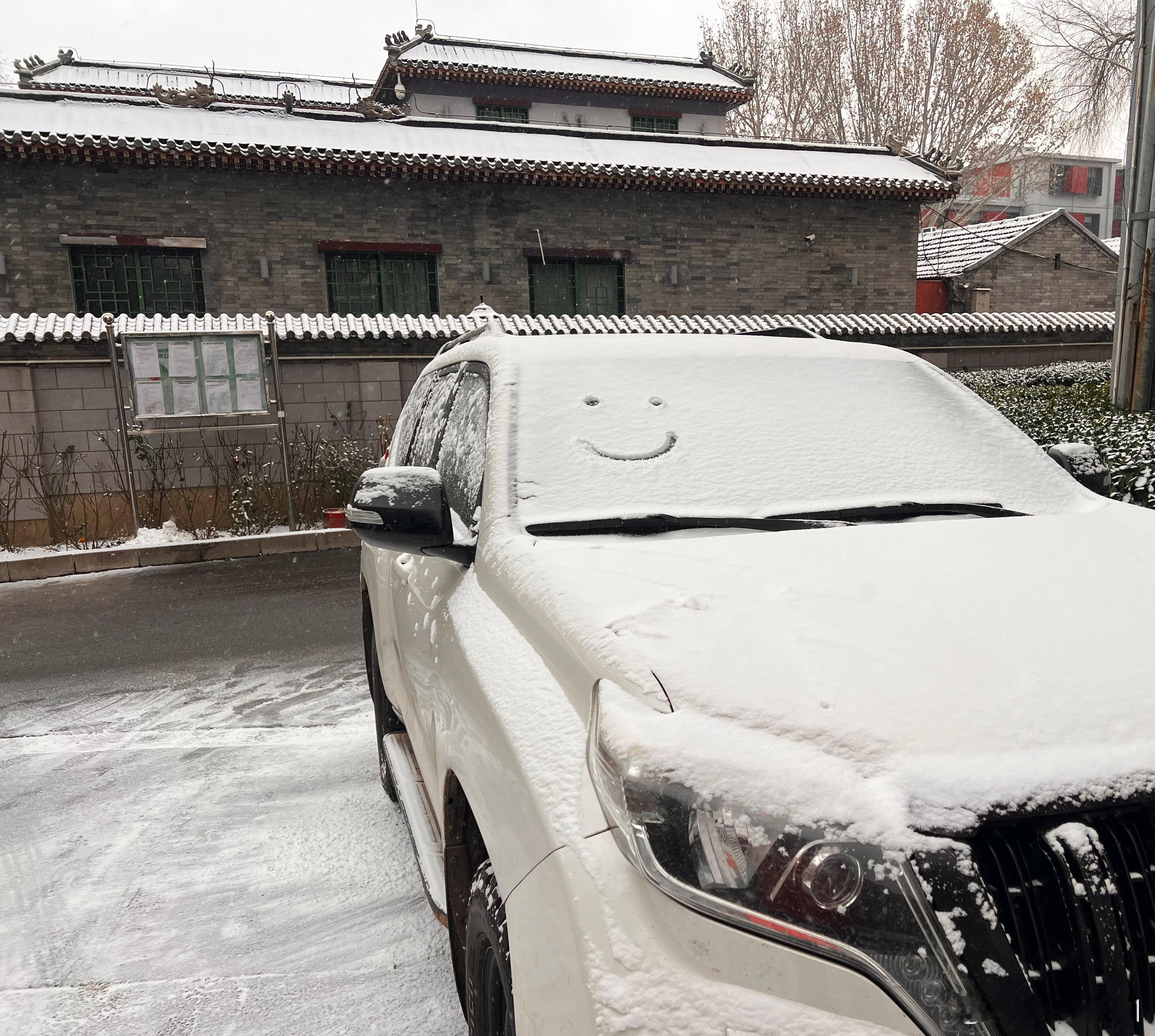 北京下雪 希望大家和窄快V6一样悠哉和开心😃 
