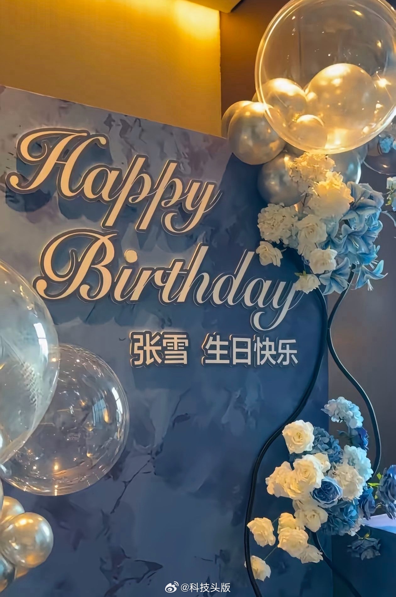 张雪39岁生日，许愿中国机车世界通行，现场气氛很热闹。 