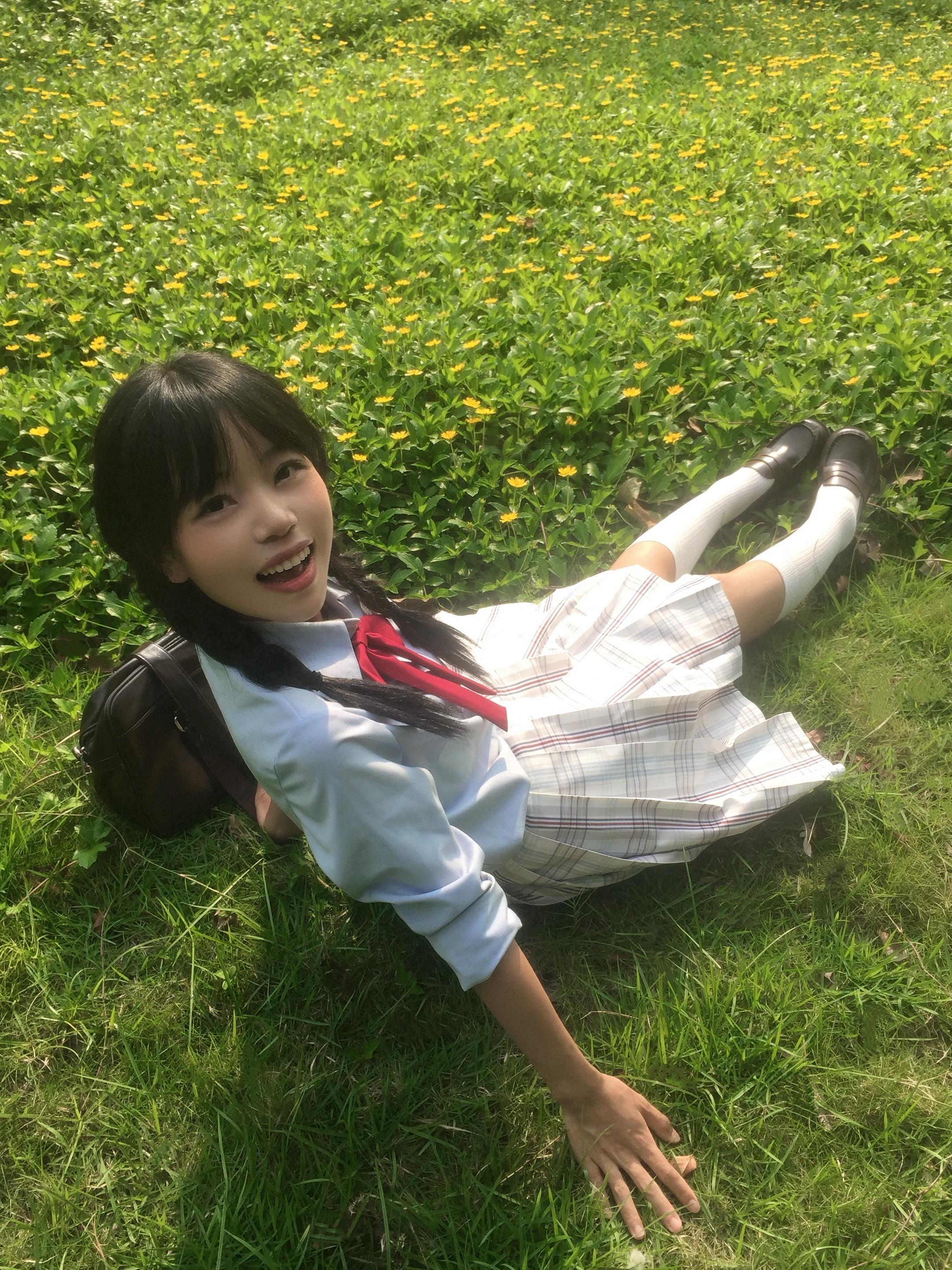 生活将我击倒了 躺着真舒服。
