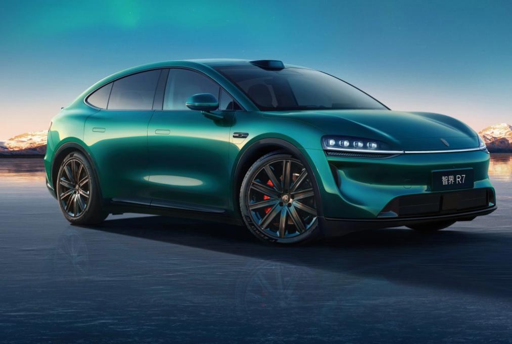 原以为智界R7改款了

结果只是多了一个选择

老款依然在售，新款变化不大

只