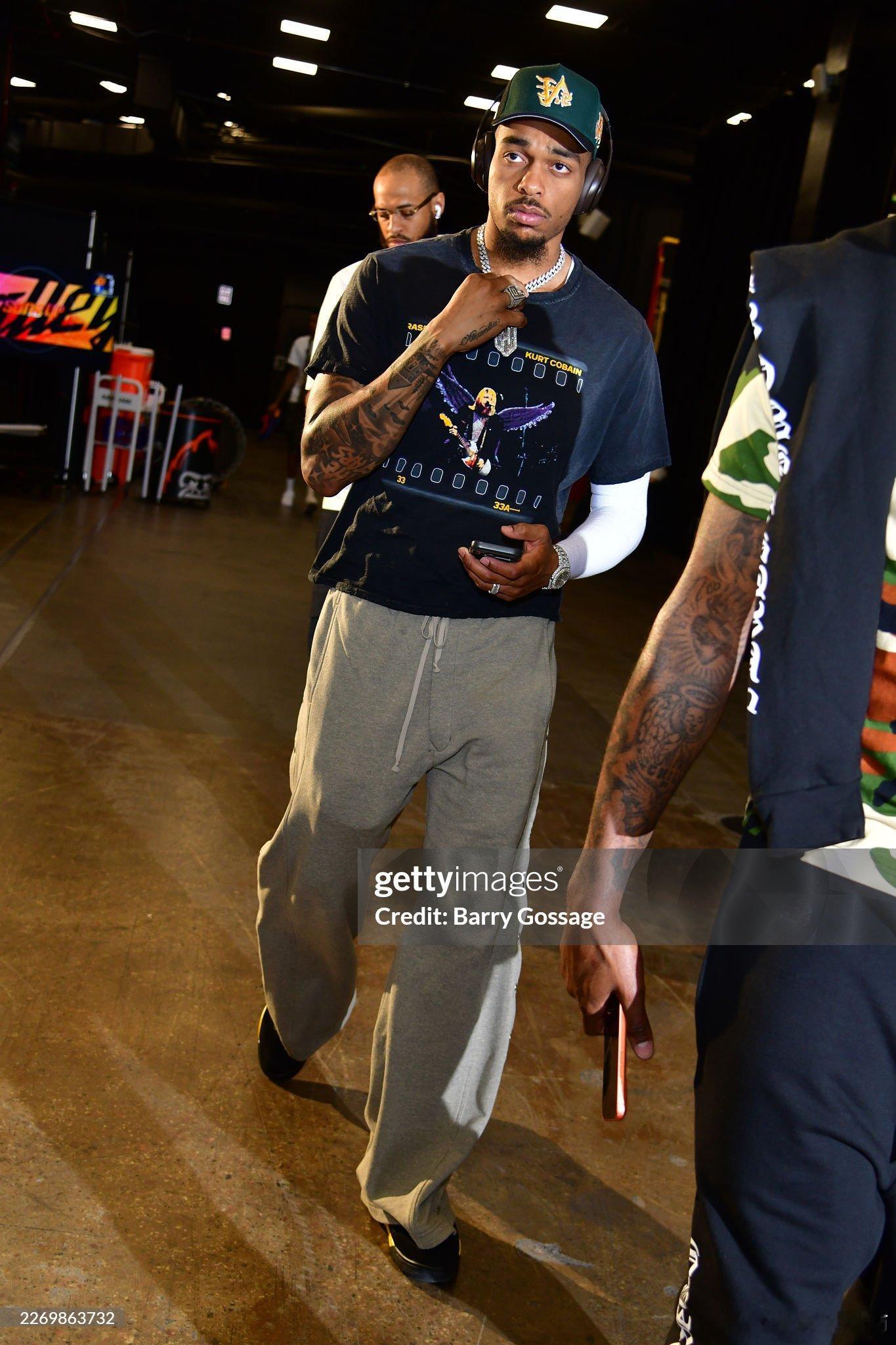 MFFL 据消息人士透露，湖人正在探索通过交易得到PJ华盛顿和加福德。目前尚无任