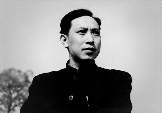 1966年，毛主席最信任的秘书，前途无量的田家英，突然吊死在毛主席的藏书室，消息