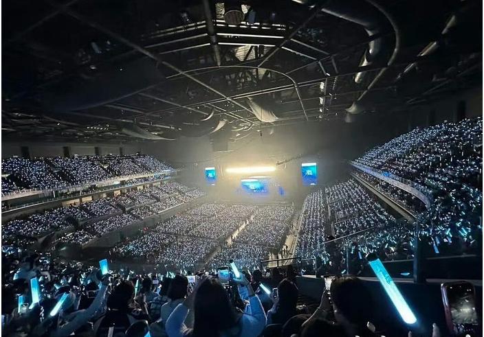 2025年12月19日-20日，梓渝首场个人演唱会在南京奥体中心连开两场，1.8