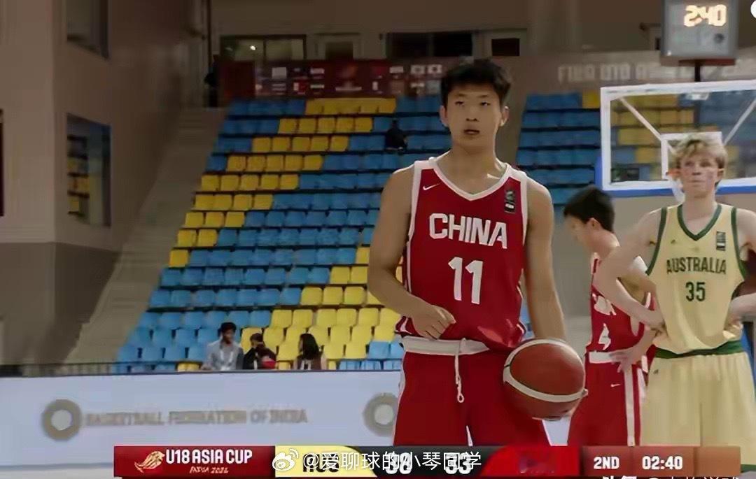 两次遇到困难，中国U18男篮都顶住了！最终裁判出面 我们输的很冤中国U18男篮以