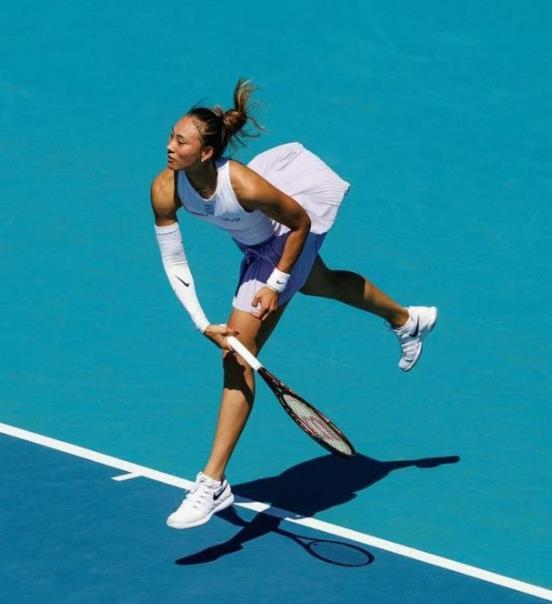 郑钦文76,36,62帕克斯
晋级多哈第三轮
将对阵刚刚淘汰了王欣瑜的澳网冠军莱