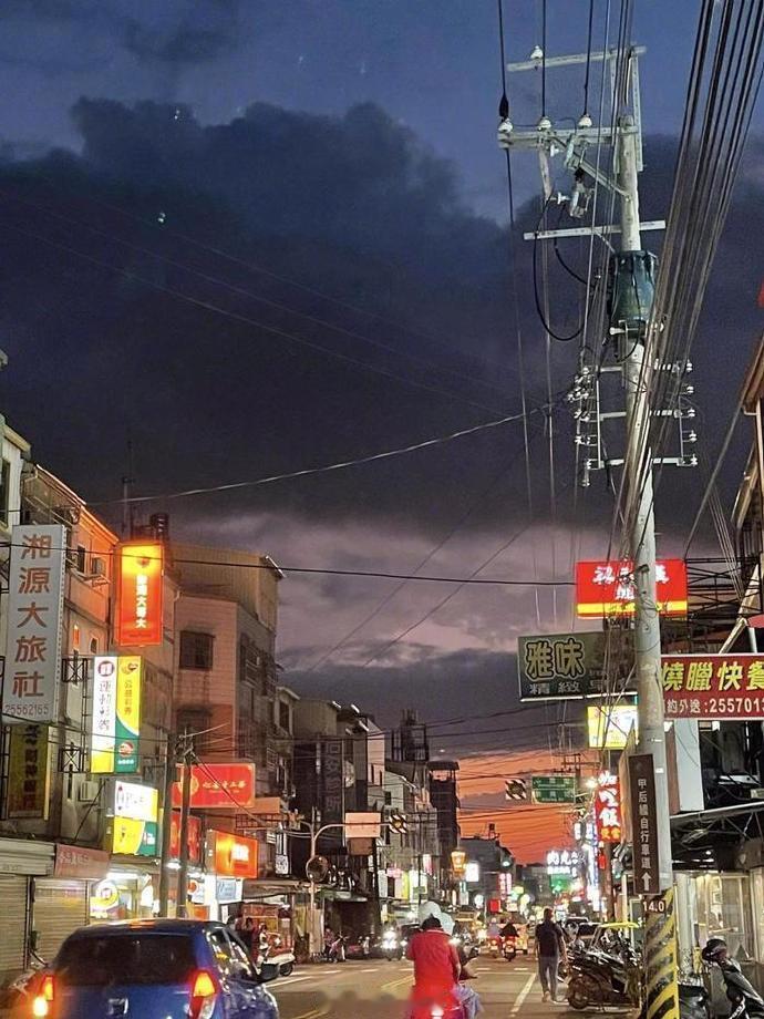 收到地震预警该做啥地震躲哪更安全【每次地震后都要辟谣这些地震前兆】据环球网报道，