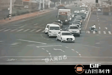 呵！够惨烈吧？
嘿：这是怎么了？在左转车流之间如此穿行，本就潜在着太多的危险，你