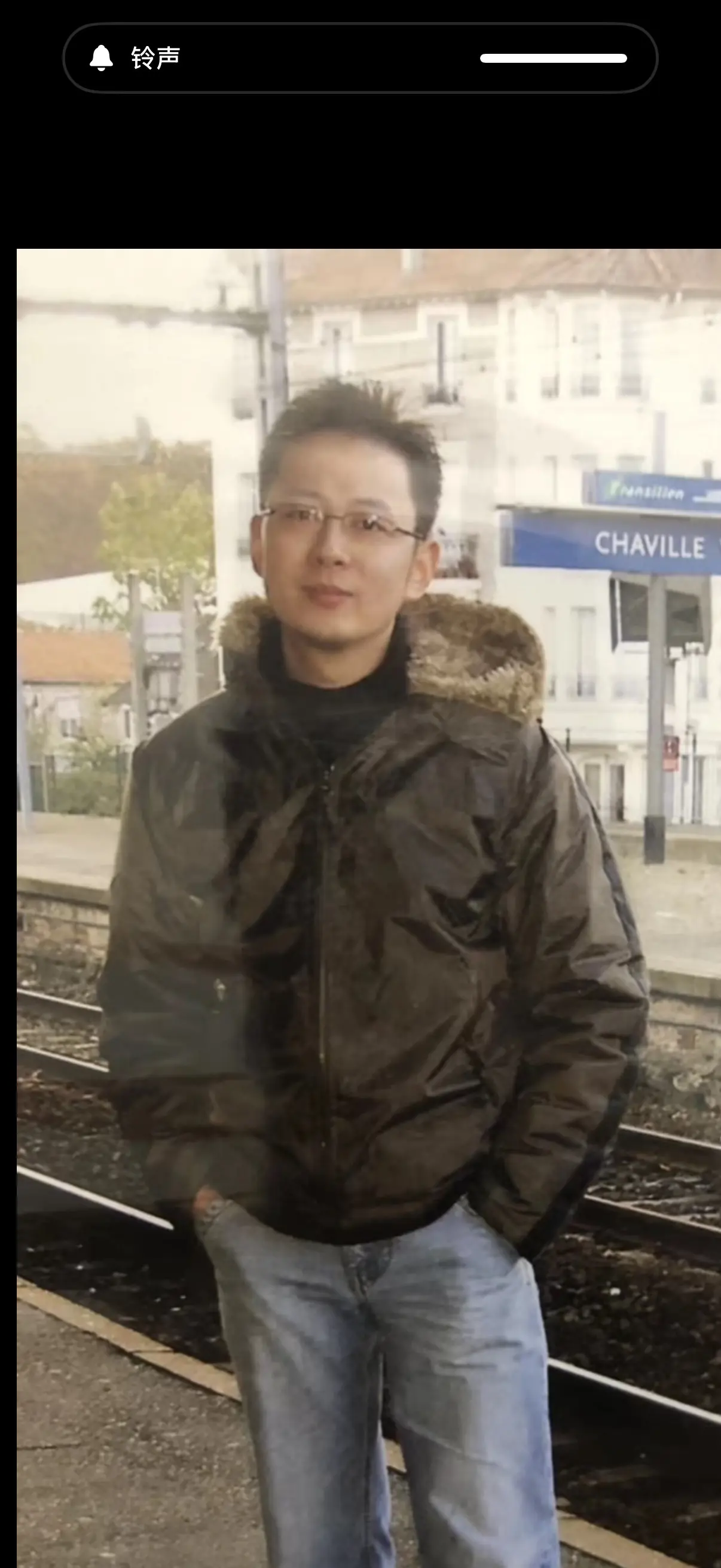 照片还年轻，我却老了，时光从不肯等我。 曾以为来日方长，转眼只剩满目沧...