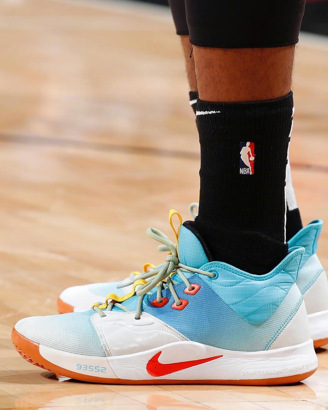 乔治转发了一则他签名鞋的回顾，并问道：哪一双是他的最佳签名鞋？ 