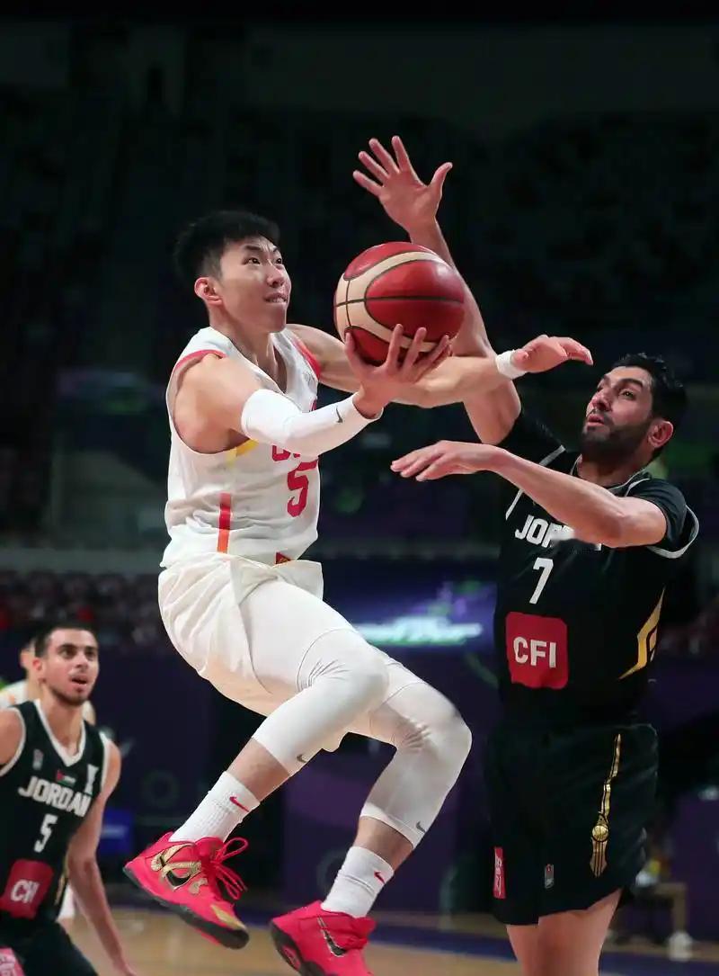 中国男篮 89--87 险胜黎巴嫩，客观公正点评赵继伟和胡明轩的表现。

中国男