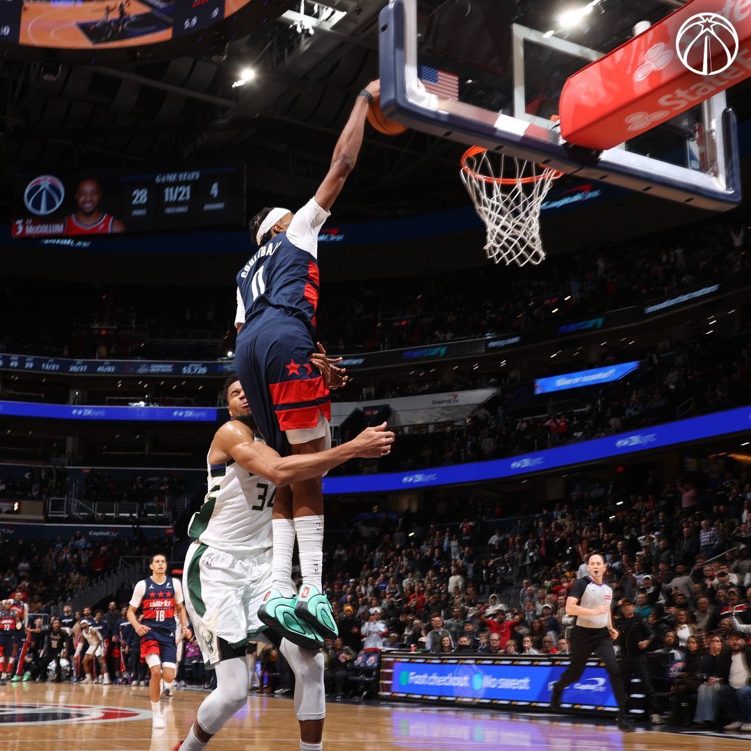 这是什么造型？新赛季篮不住