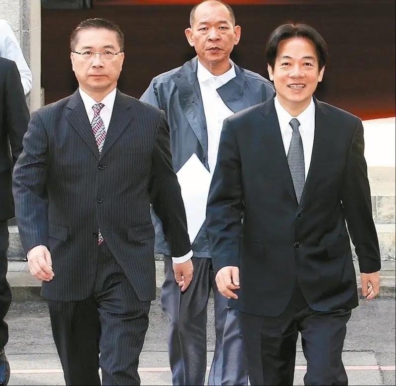 赖清德徐国勇等“台独”分子否认台湾光复并叫嚣“当时台湾人都是日本人”，结果遭围攻