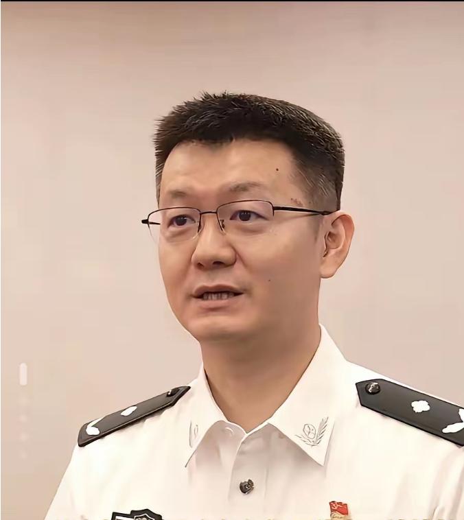 8200多人一夜落网！这哪是抓罪犯，这是把藏在地下的雷一锅端了！8月10号，这组