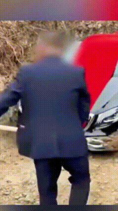 离谱操作！豪车陪葬不仅荒唐还违法
 近日辽宁辽阳上演荒唐一幕，村民金某受封建迷信