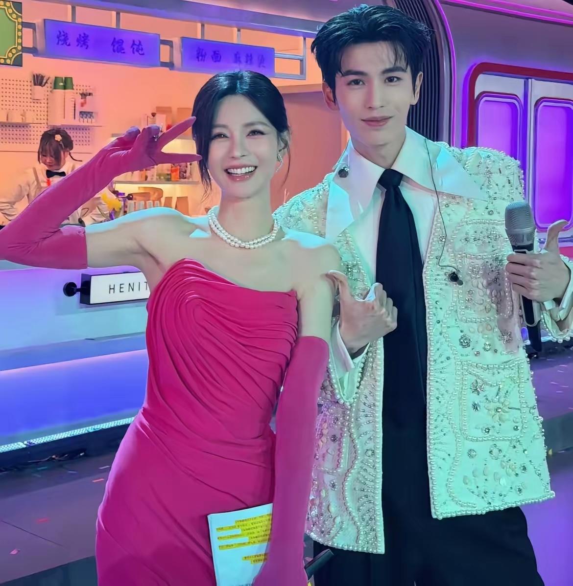 怎么说呢，
不知你们有没有这种感觉！现在娱乐圈里的不管是帅哥美女，对于我来说都没