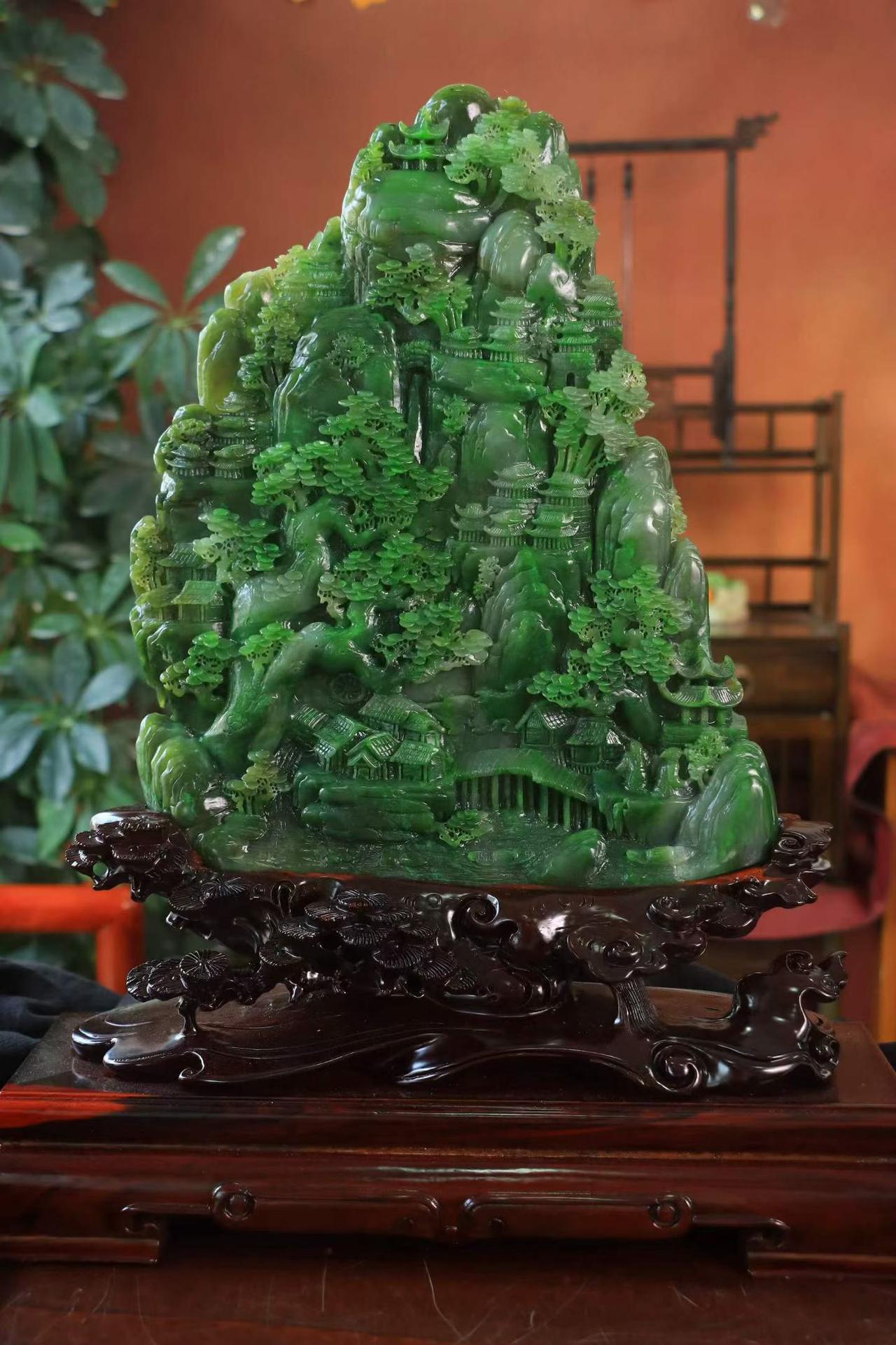 〈碧玉·山水意境·摆件〉

和田玉老坑碧玉～颜色浓郁鲜艳，肉质细腻油润，大块料子