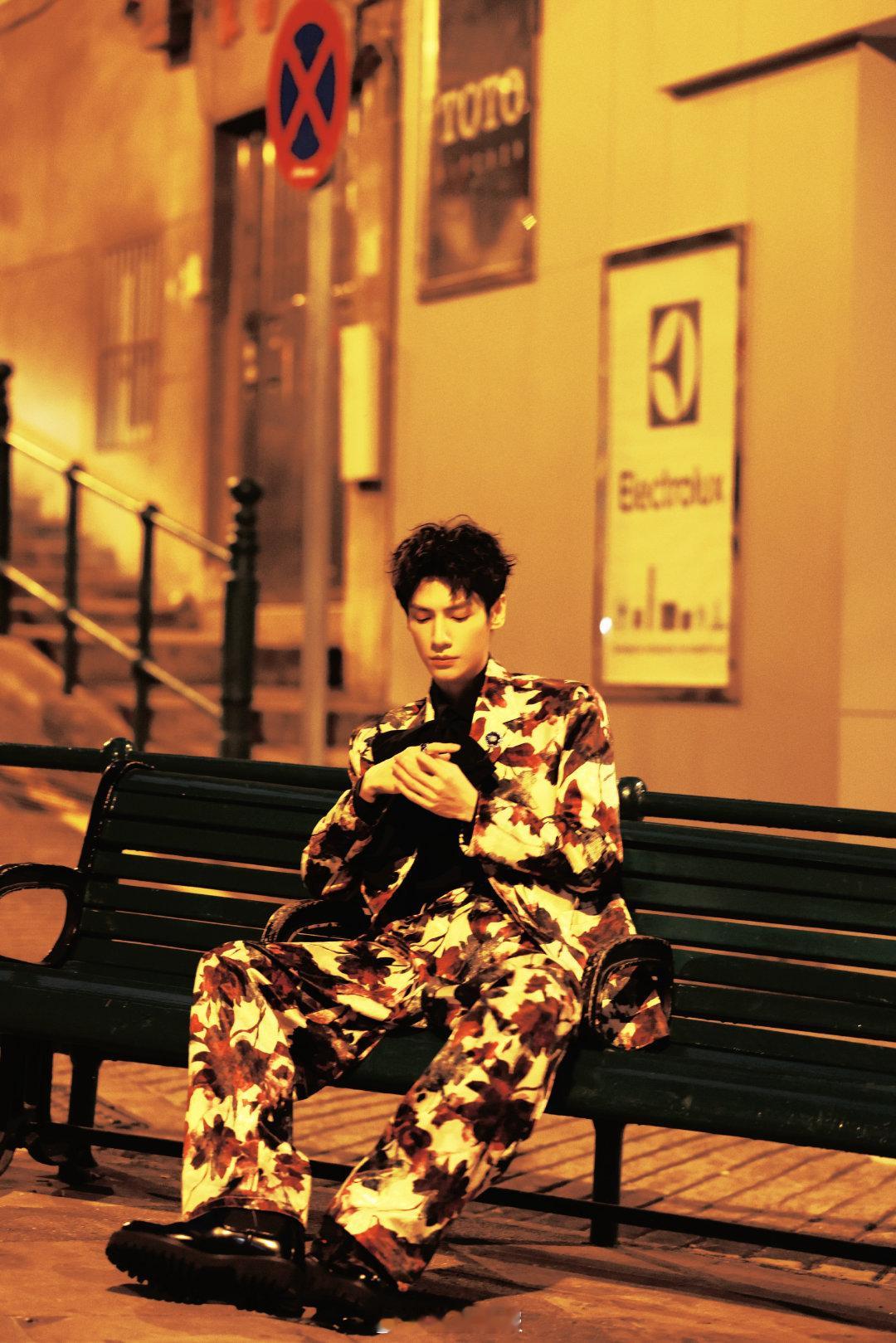 港风的罗云熙以为罗云熙抱了只黑猫以为罗云熙抱了只黑猫 