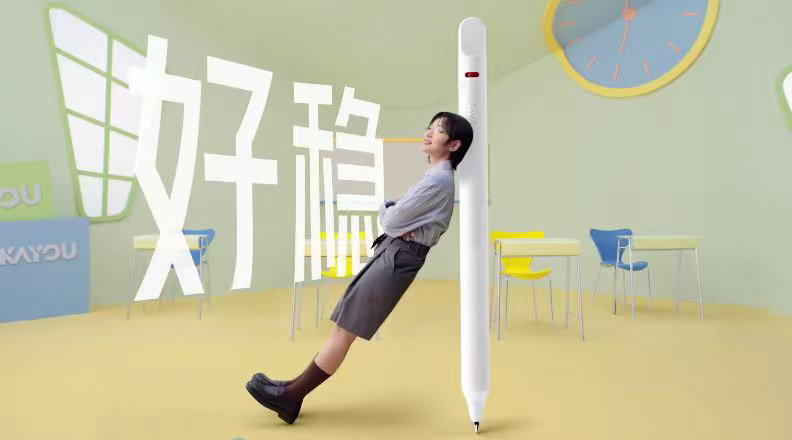 周笔畅高智学姐造型出圈周笔畅卡游文具全球代言人笔神周笔畅带新pen来了名字自带缘