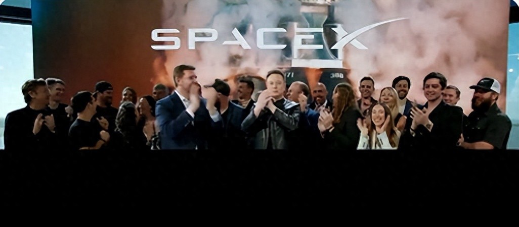 #SpaceX在纳斯达克举行上市仪式#【#马斯克成为人类历史上首位万亿富豪#】6