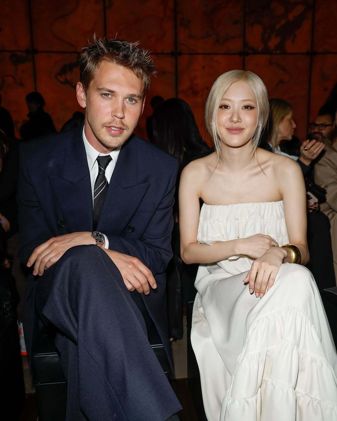 朴彩英和Austin Butler、Charlie XCX 在Saint Lau